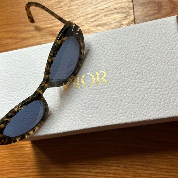 Dior Tortoise Cateye Shell Sunglasses - Picture 4 of 8